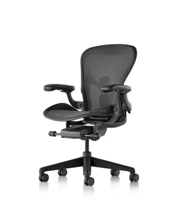 Herman Miller Aeron bureaustoel in een thuiskantoor